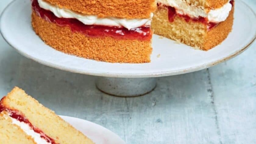 Mary Berry 3-Egg Victoria Sponge